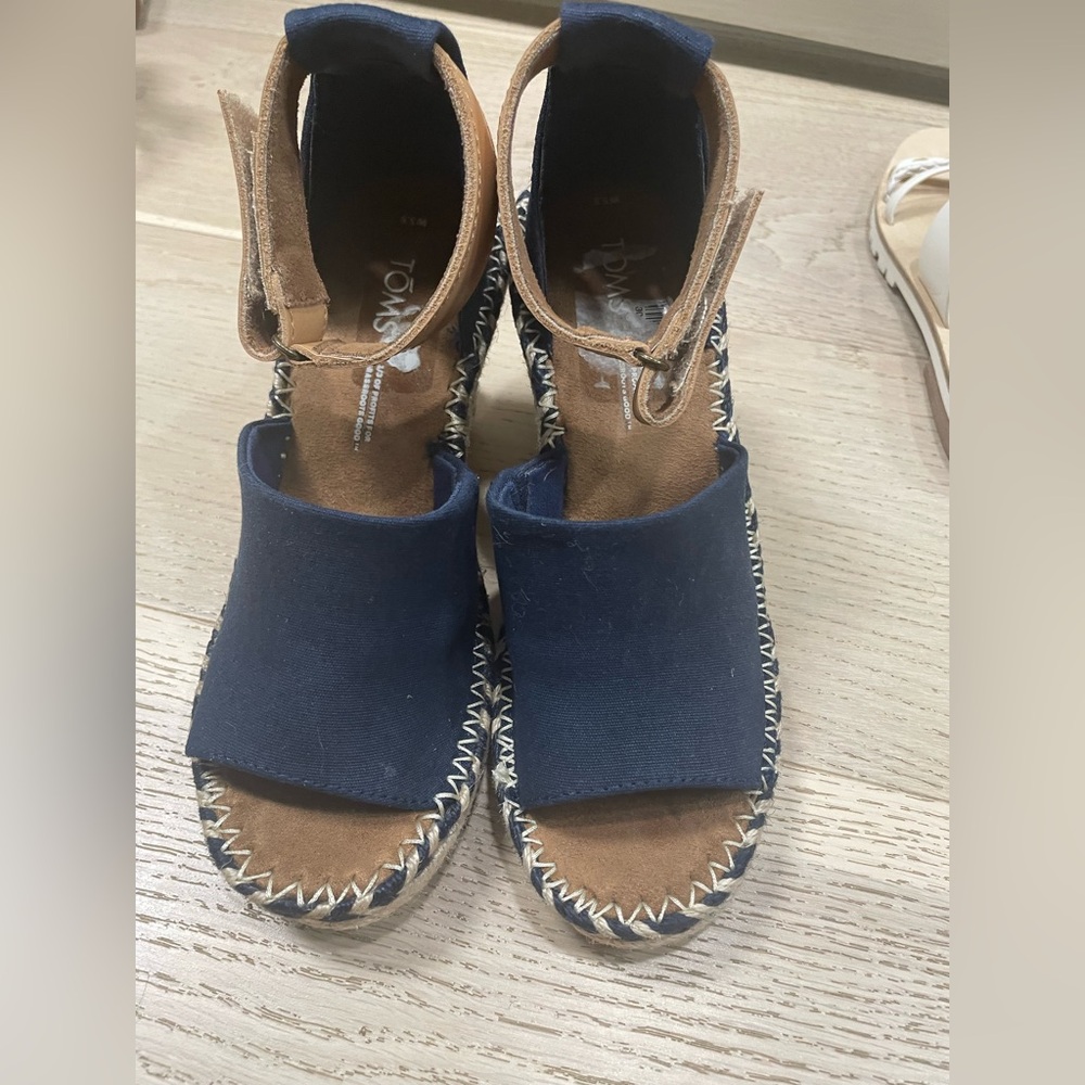 TOMS Women's Navy and Tan Espadrille wedges